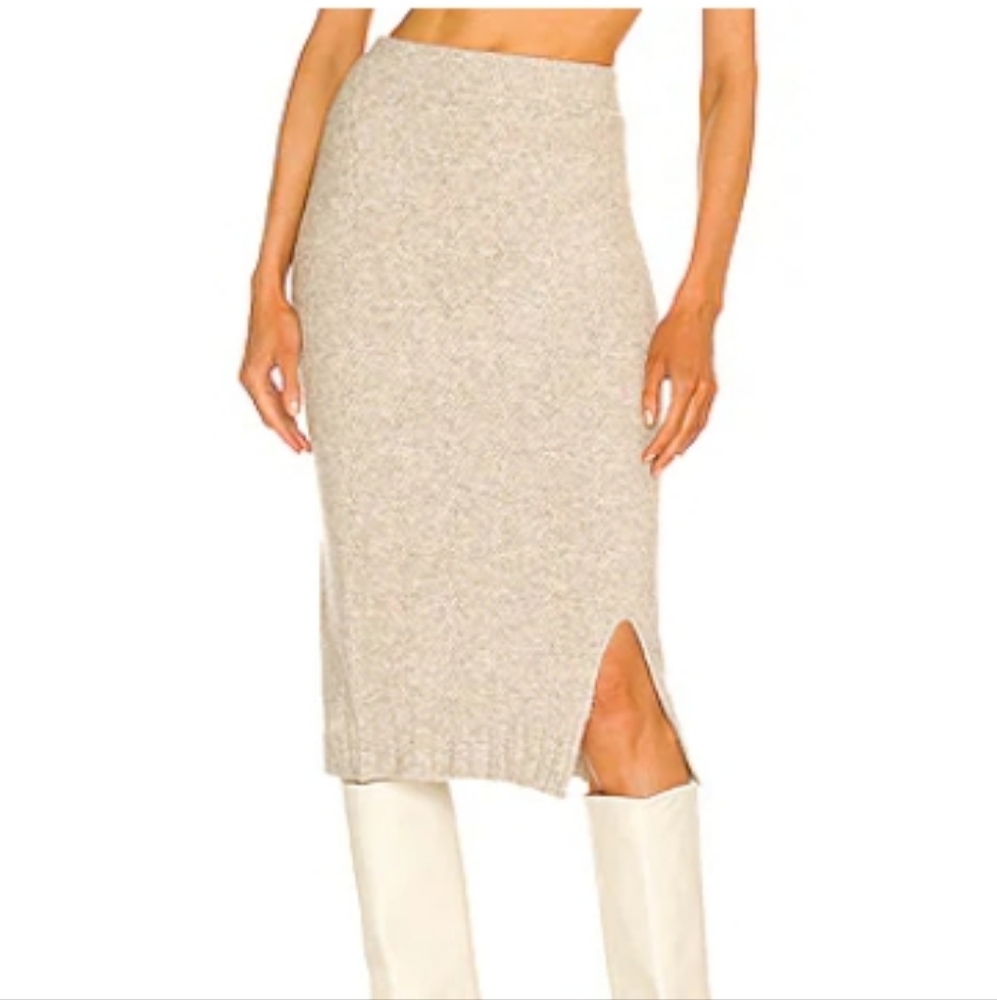 Chic Knit Pencil Skirt in Beige